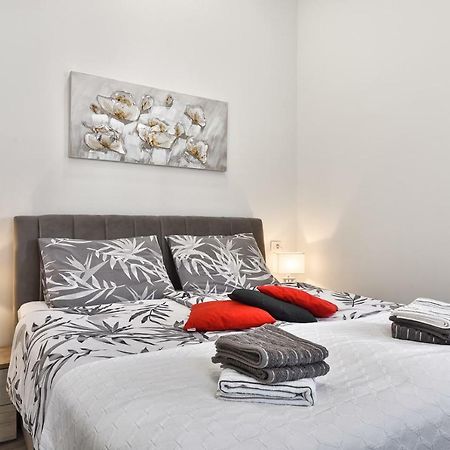 Apartment 20M From Arena Pula Eksteriør billede
