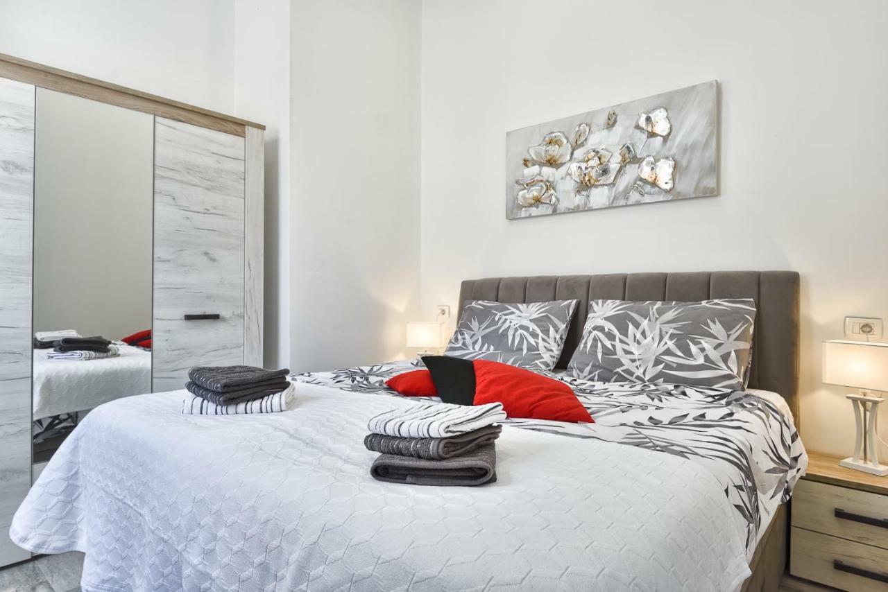 Apartment 20M From Arena Pula Eksteriør billede