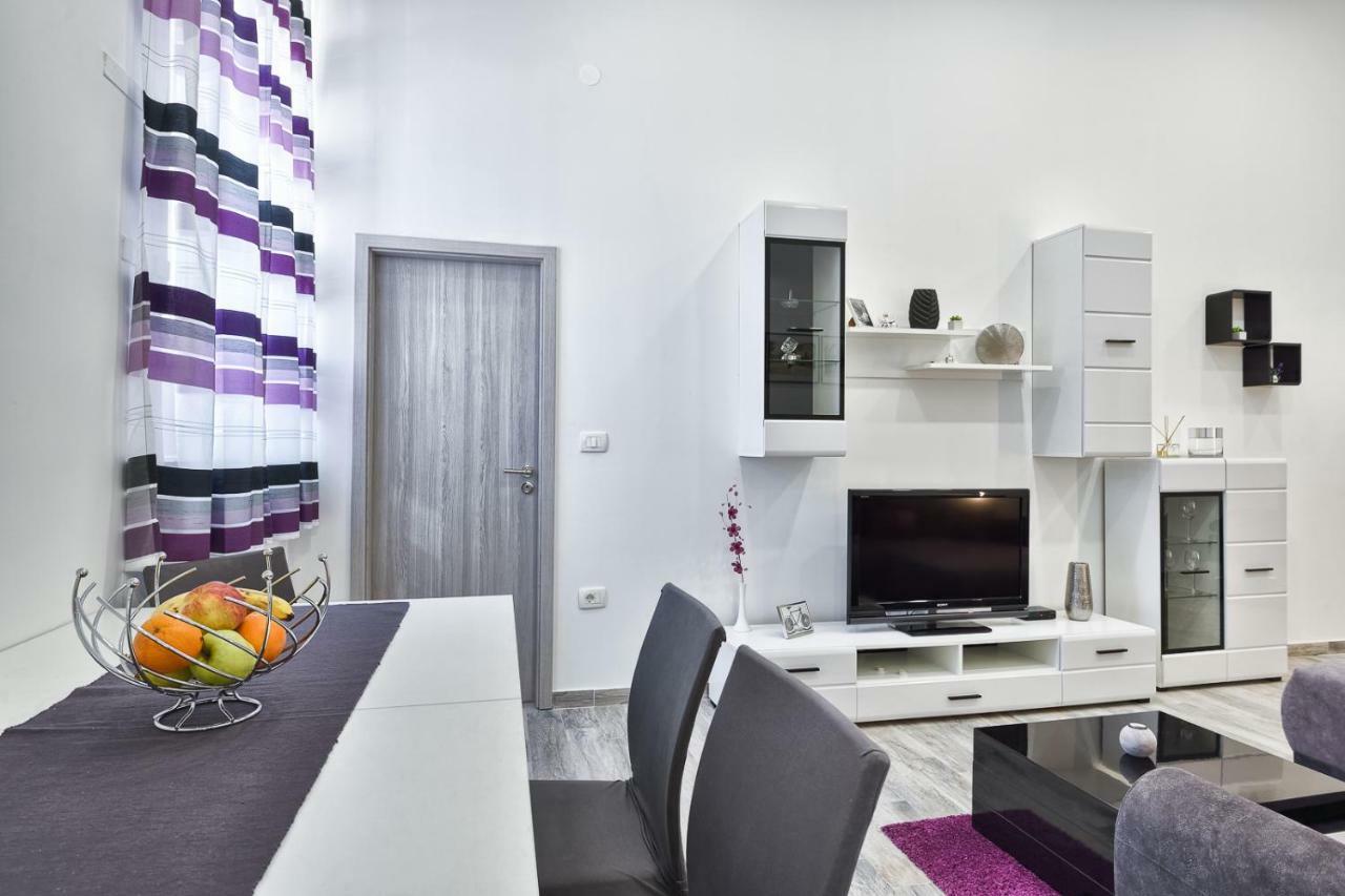 Apartment 20M From Arena Pula Eksteriør billede