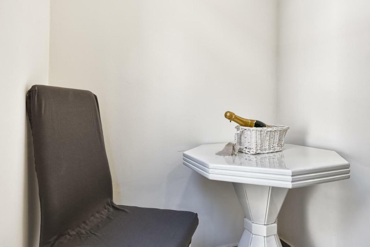 Apartment 20M From Arena Pula Eksteriør billede